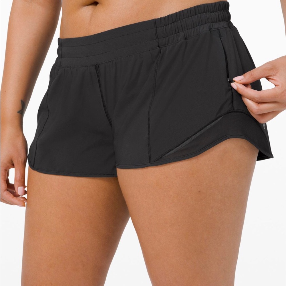 black lululemon hott hot shorts 2.5 inseam
